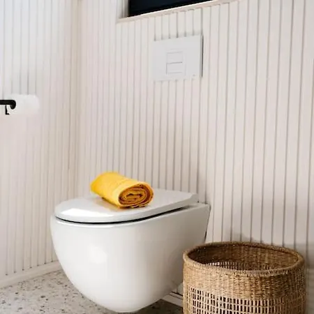 Main Street Luxury 13 With Shared Rooftop Pool & Bbq Apartment *