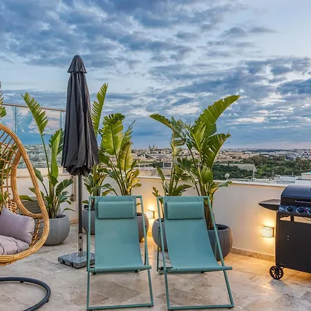 Main Street Luxury 13 With Shared Rooftop Pool & Bbq