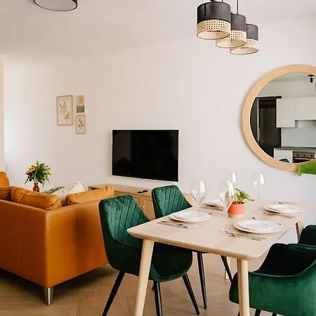 Main Street Luxury 13 With Shared Rooftop Pool & Bbq Lägenhet *