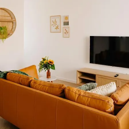 דירה Main Street Luxury 13 With Shared Rooftop Pool & Bbq *