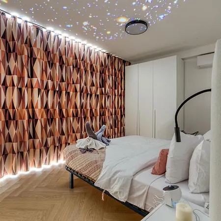 Main Street Luxury 13 With Shared Rooftop Pool & Bbq *