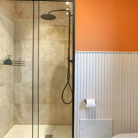 Main Street Luxury 13 With Shared Rooftop Pool & Bbq *