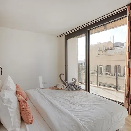 Main Street Luxury 13 With Shared Rooftop Pool & Bbq